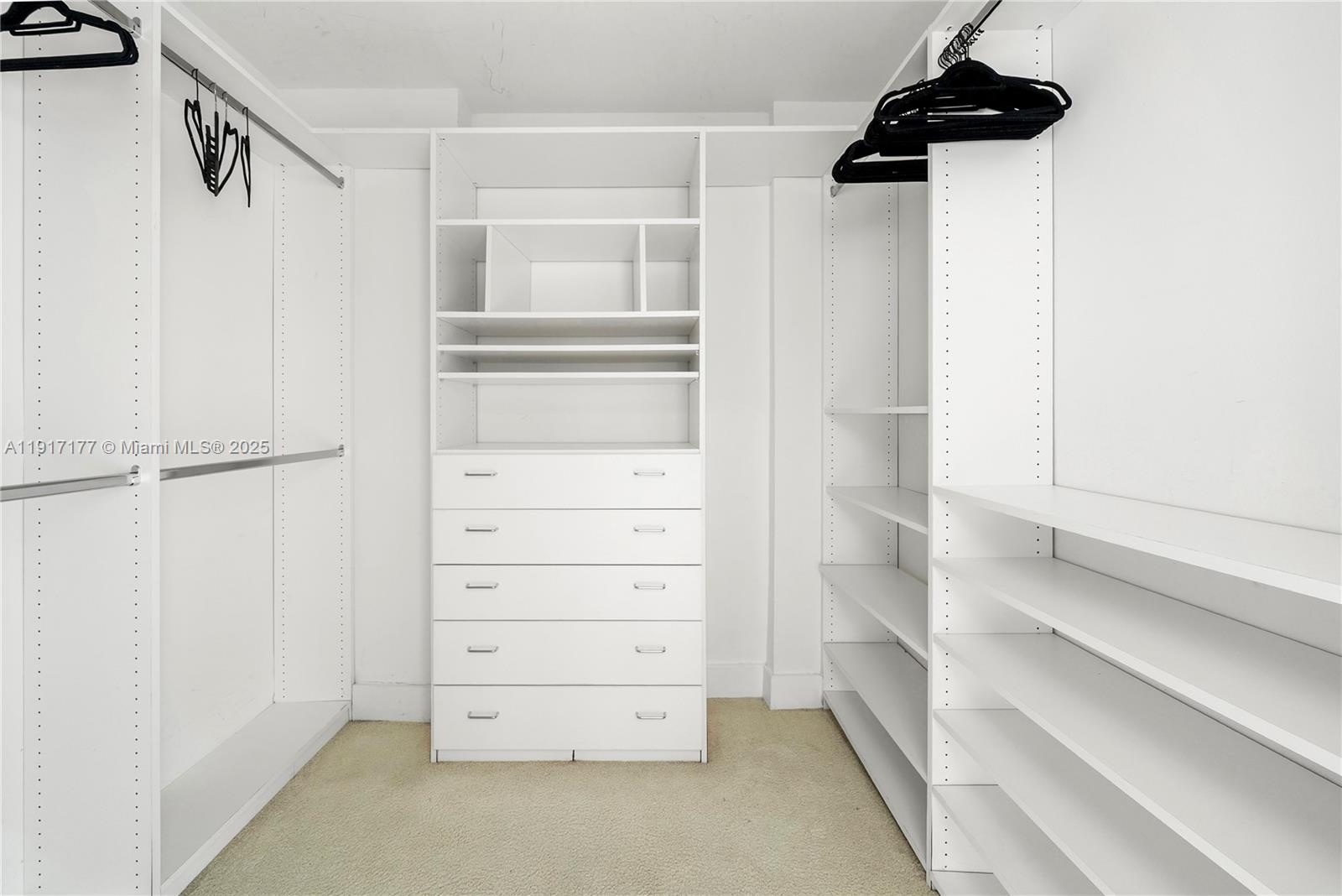 See details 2407 3 / 3 1520 sq. ft. $ 2025-11-19 0 Photo