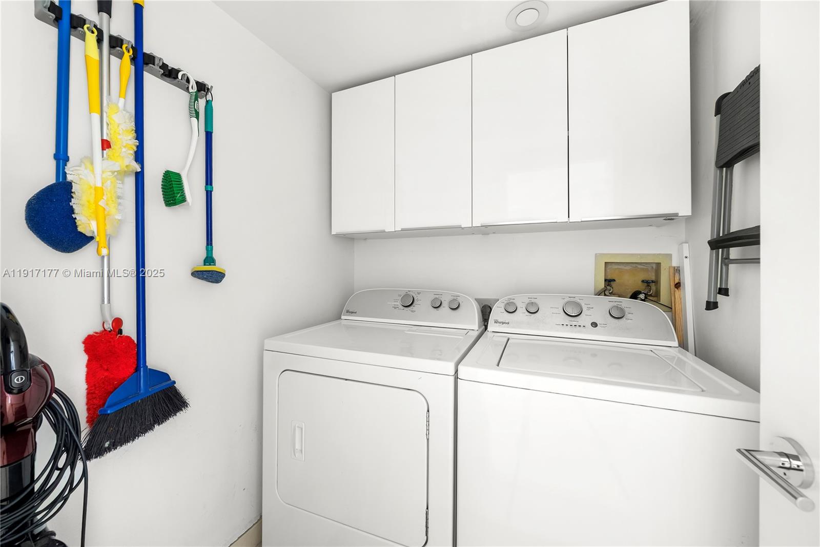 See details 2407 3 / 3 1520 sq. ft. $ 2025-11-19 0 Photo