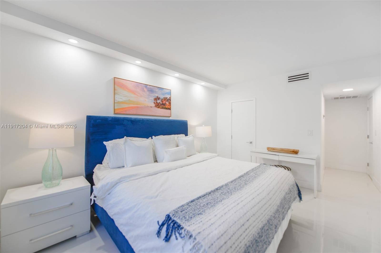 8N 1 / 2 870 кв.футов $ 2025-11-19 0 Фото