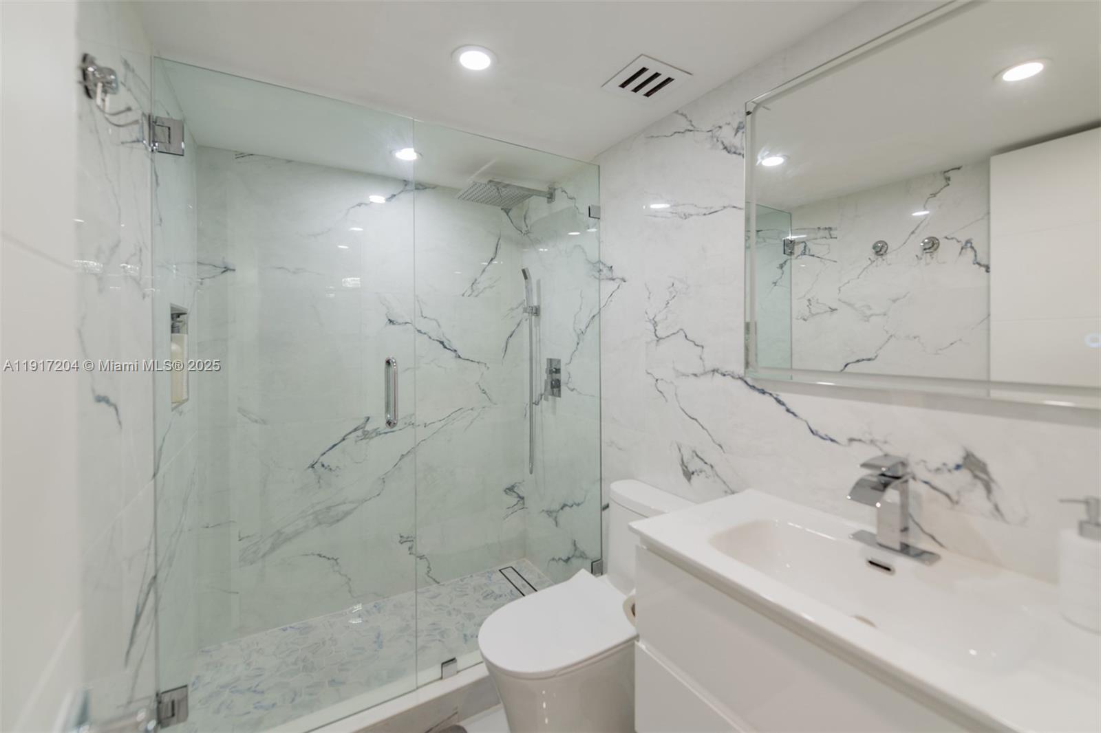 8N 1 / 2 870 кв.футов $ 2025-11-19 0 Фото