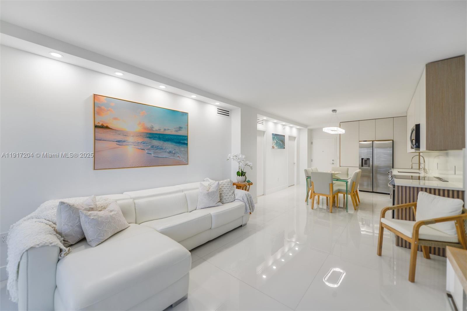 8N 1 / 2 870 кв.футов $ 2025-11-19 0 Фото