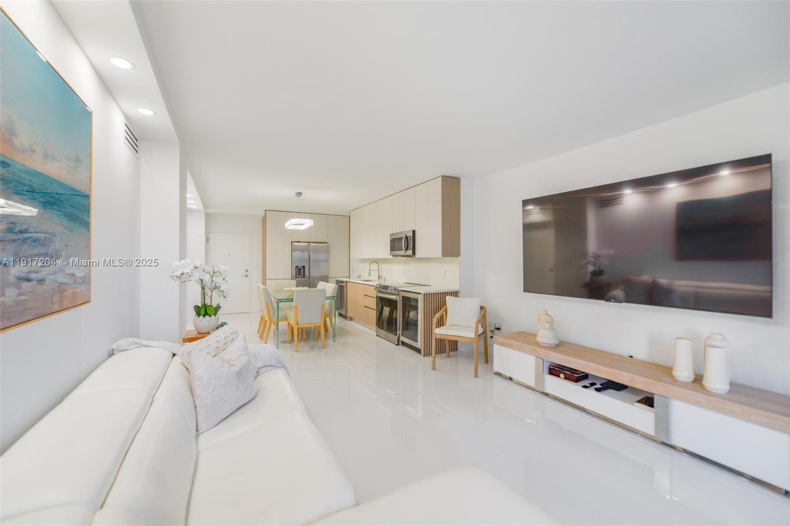 8N 1 / 2 870 кв.футов $ 2025-11-19 0 Фото