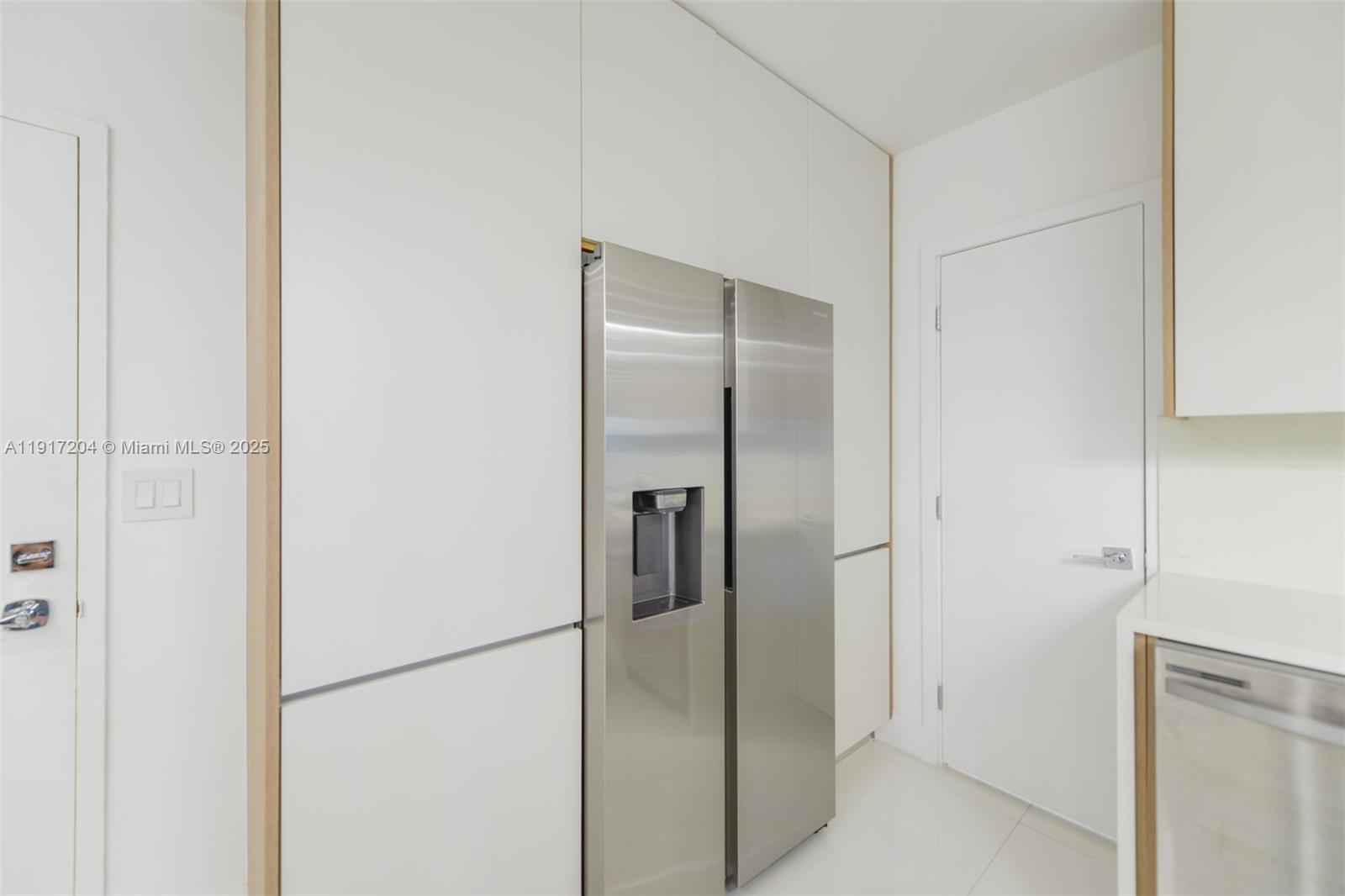 8N 1 / 2 870 кв.футов $ 2025-11-19 0 Фото