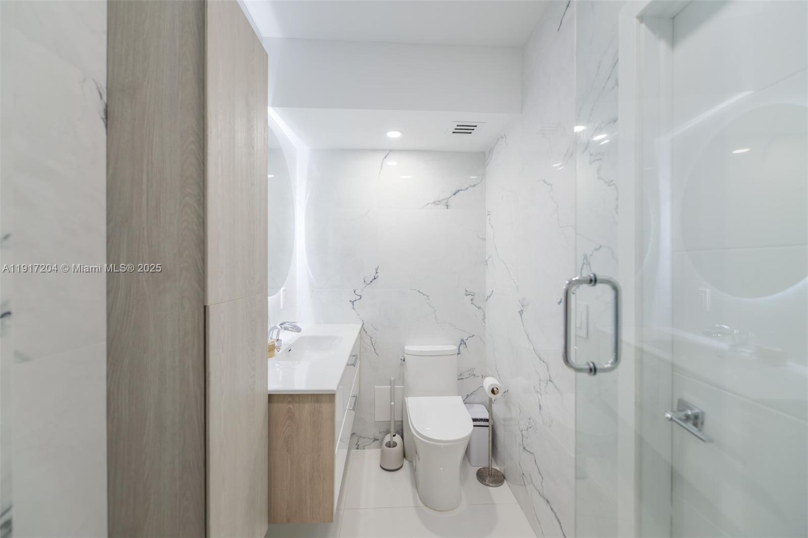 8N 1 / 2 870 кв.футов $ 2025-11-19 0 Фото