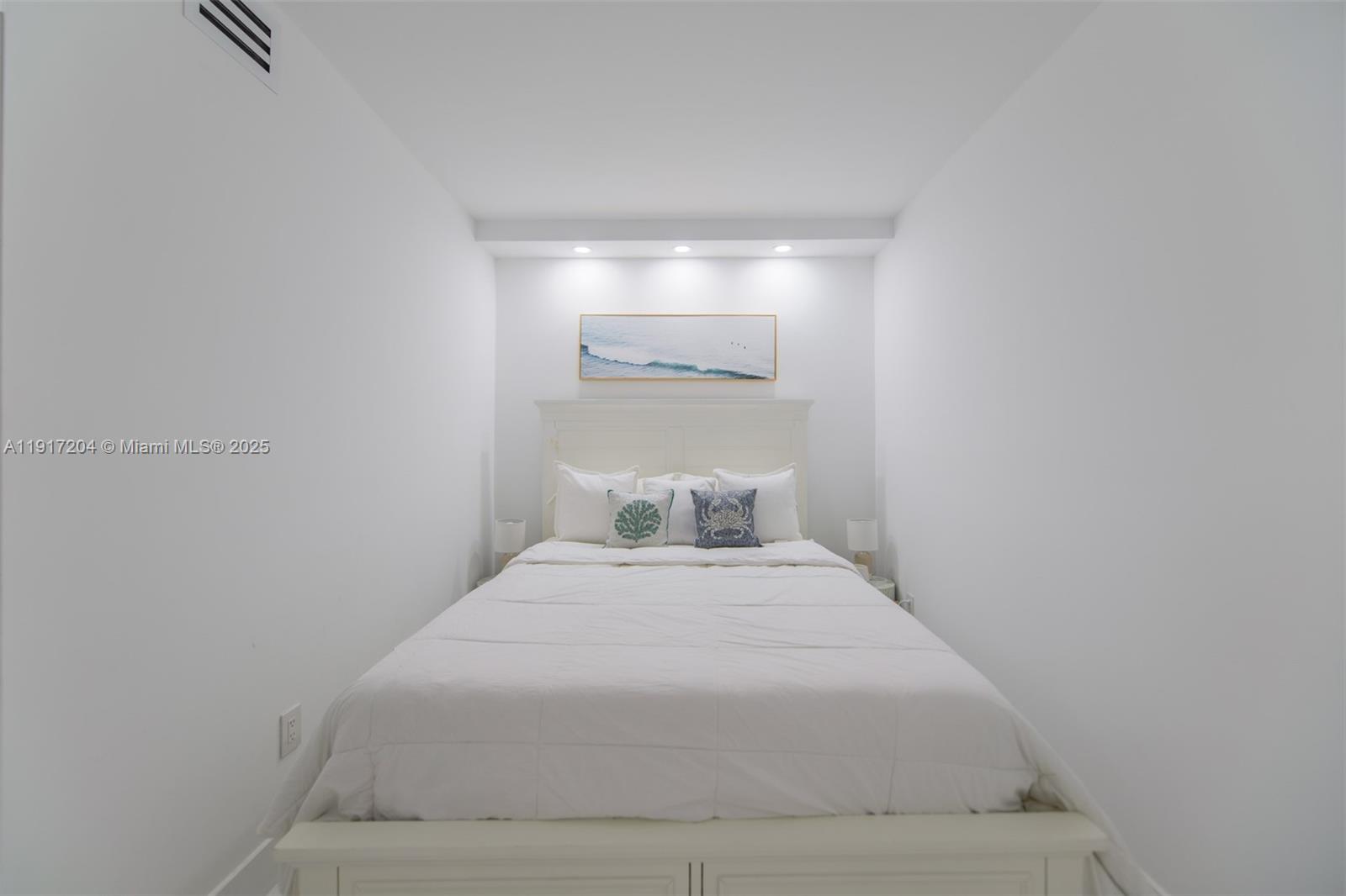 8N 1 / 2 870 кв.футов $ 2025-11-19 0 Фото