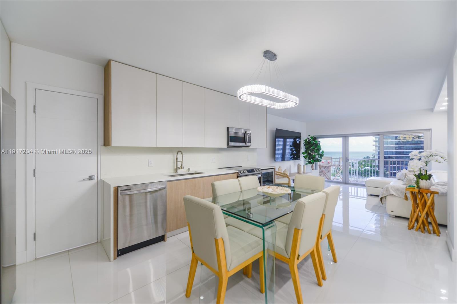 8N 1 / 2 870 кв.футов $ 2025-11-19 0 Фото