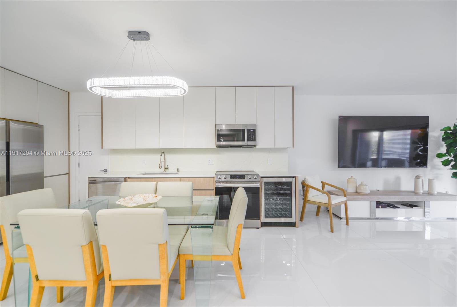 8N 1 / 2 870 кв.футов $ 2025-11-19 0 Фото