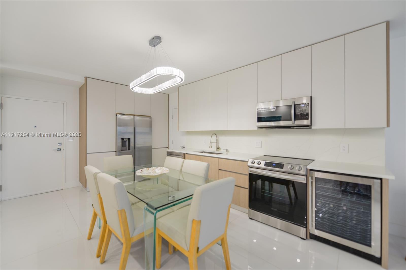 8N 1 / 2 870 кв.футов $ 2025-11-19 0 Фото