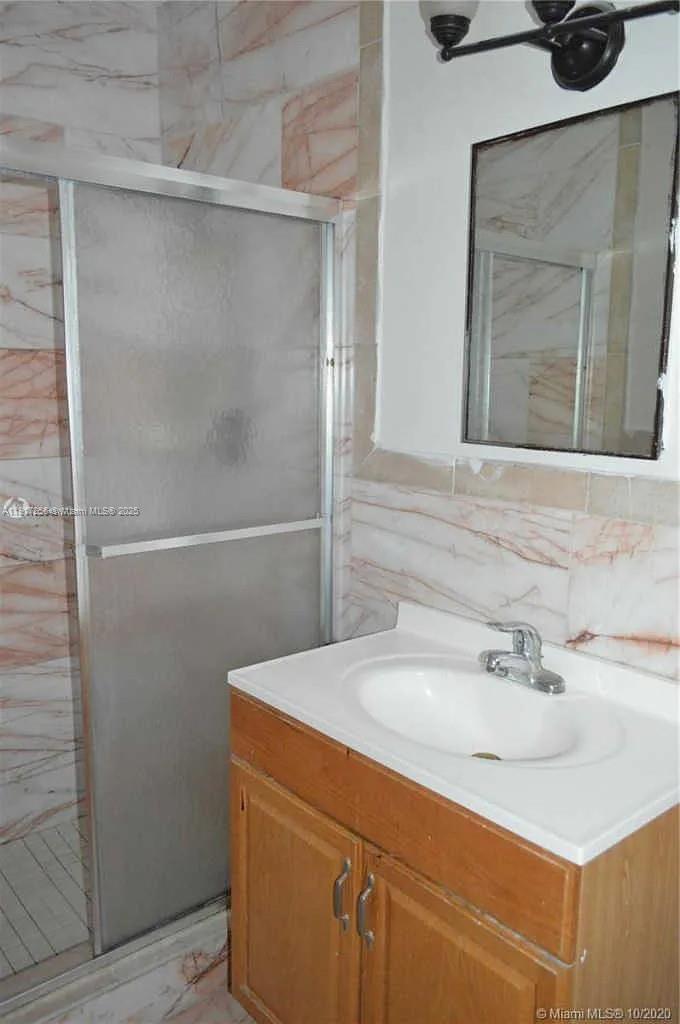   /  6313 sq. ft. $ 2025-11-19 0 Photo