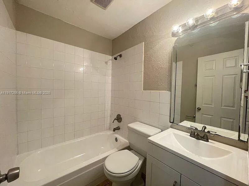   /  6313 sq. ft. $ 2025-11-19 0 Photo