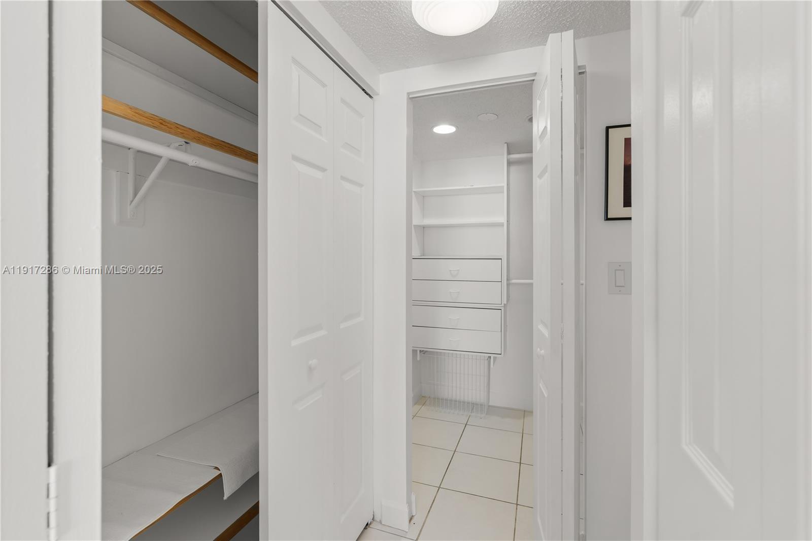 2410 2 / 2 1070 sq. ft. $ 2025-11-19 0 foto