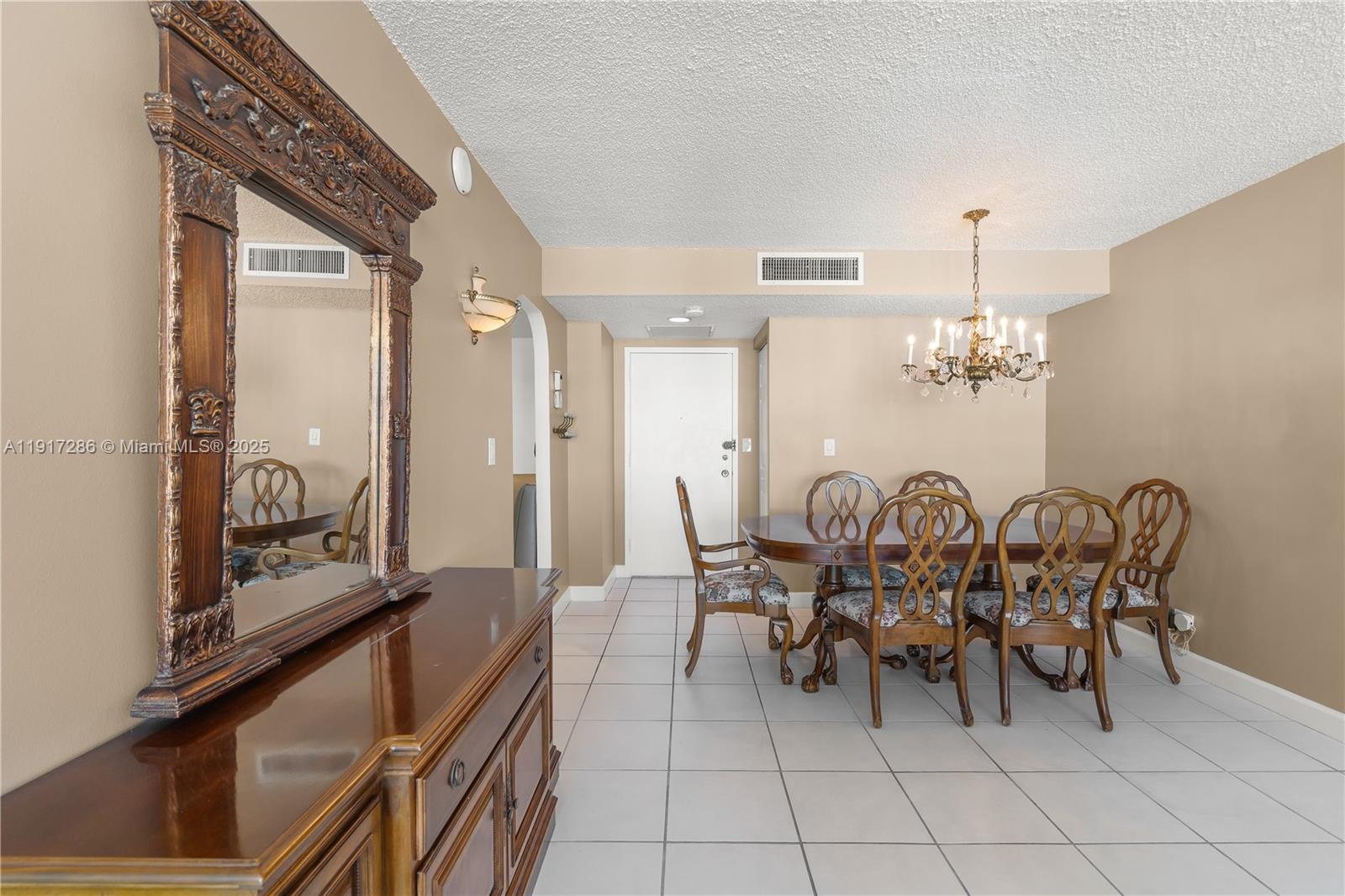 2410 2 / 2 1070 sq. ft. $ 2025-11-19 0 foto