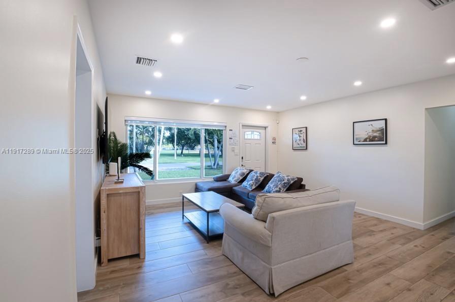   /  2930 sq. ft. $ 2025-11-19 0 Photo