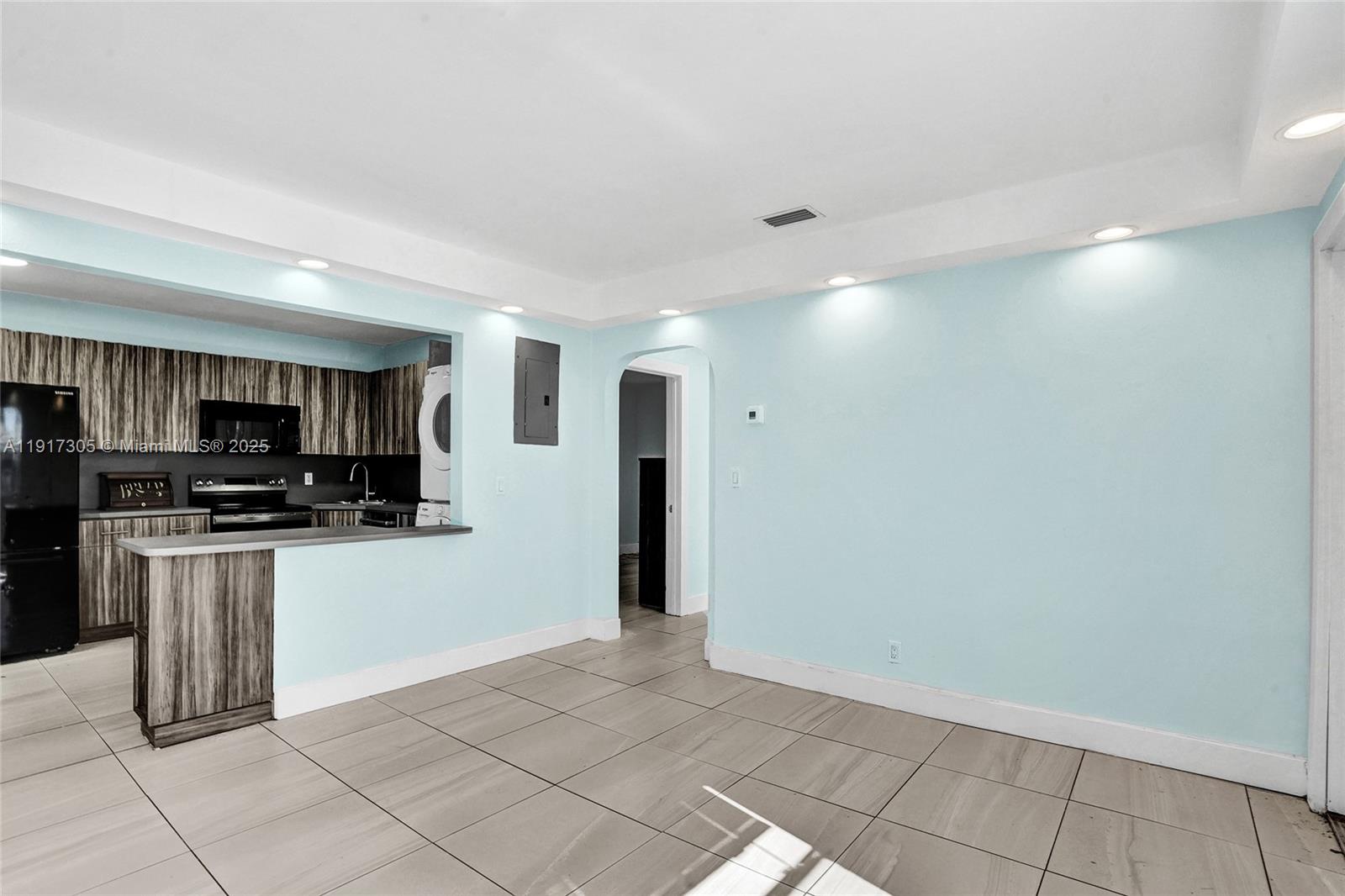   /  1718 sq. ft. $ 2025-12-09 0 foto