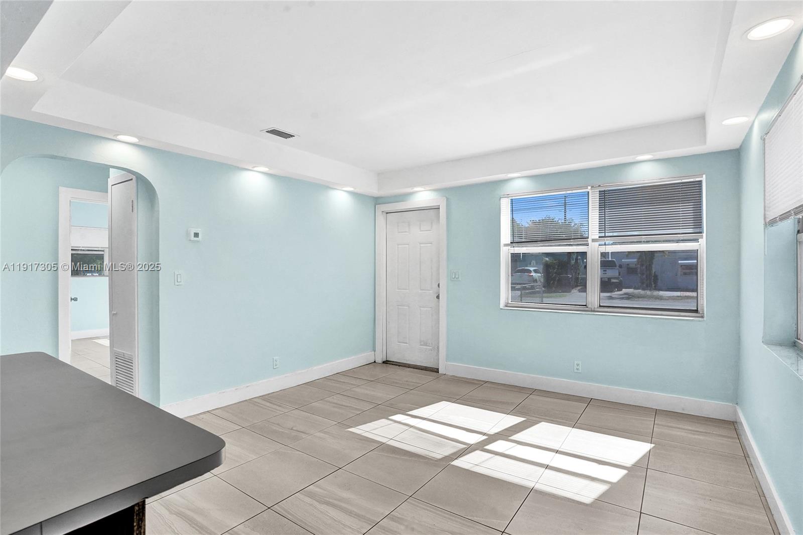   /  1718 sq. ft. $ 2025-12-09 0 foto