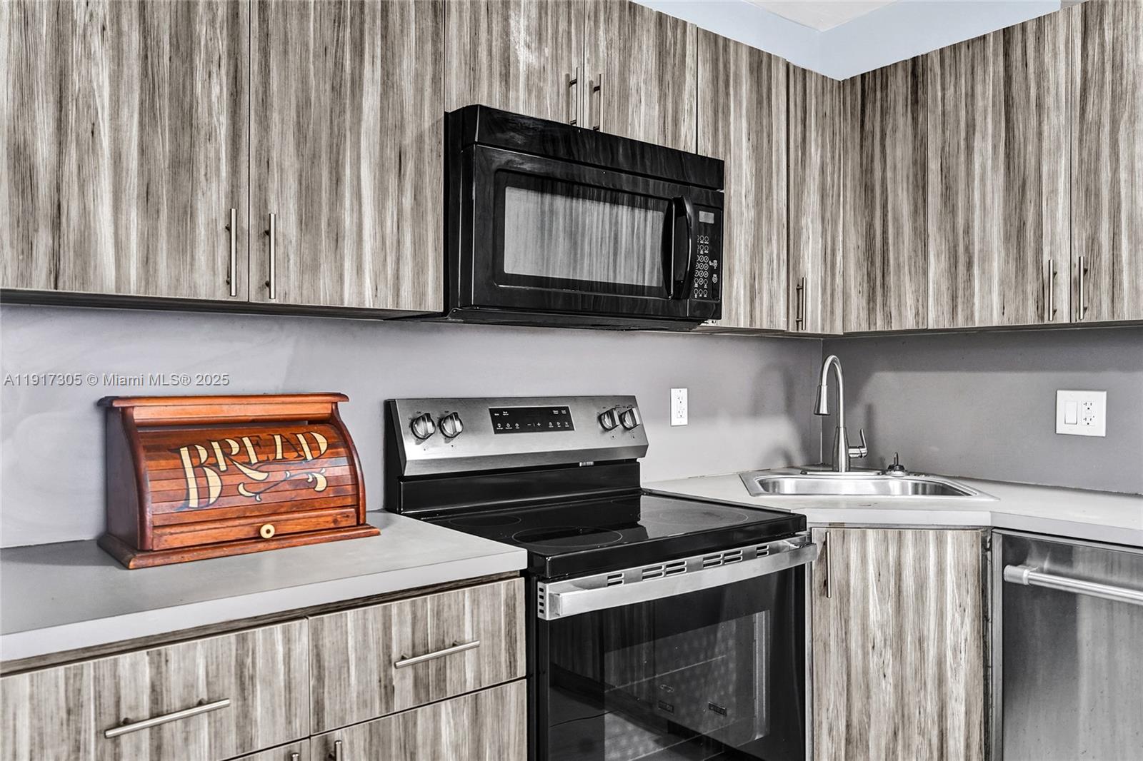   /  1718 sq. ft. $ 2025-12-09 0 foto