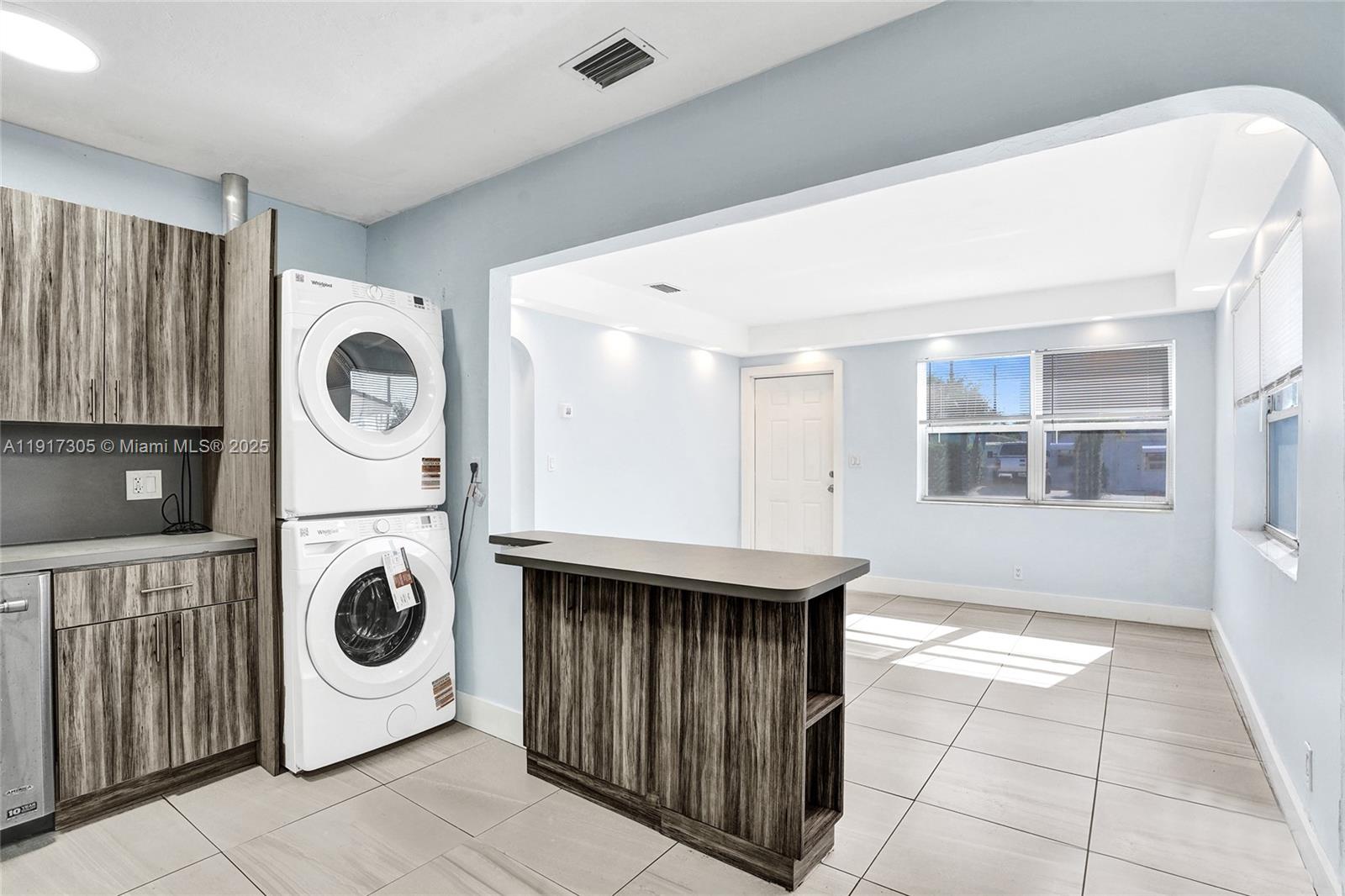   /  1718 sq. ft. $ 2025-12-09 0 foto