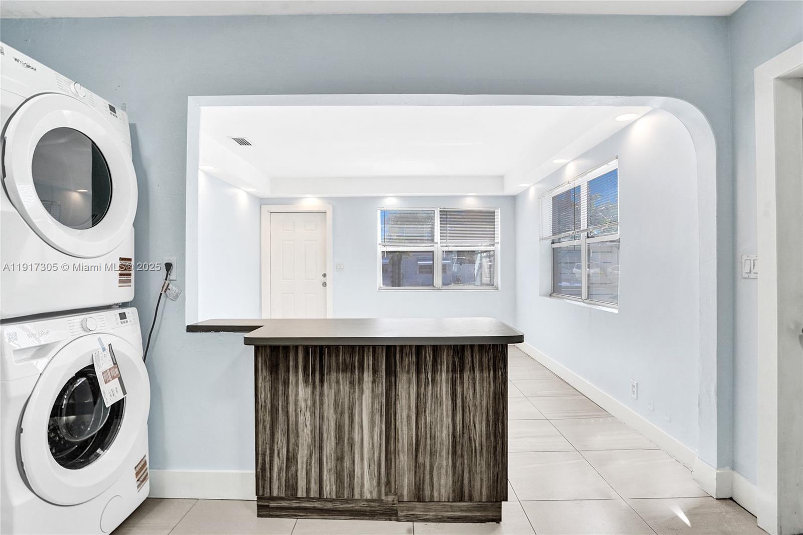   /  1718 sq. ft. $ 2025-12-09 0 foto