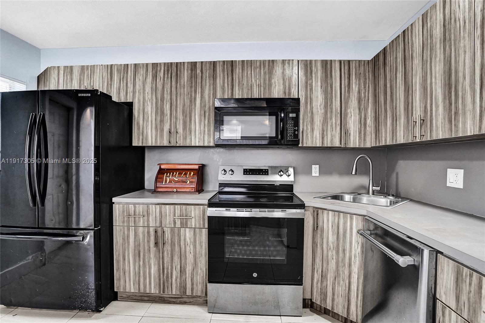   /  1718 sq. ft. $ 2025-12-09 0 foto