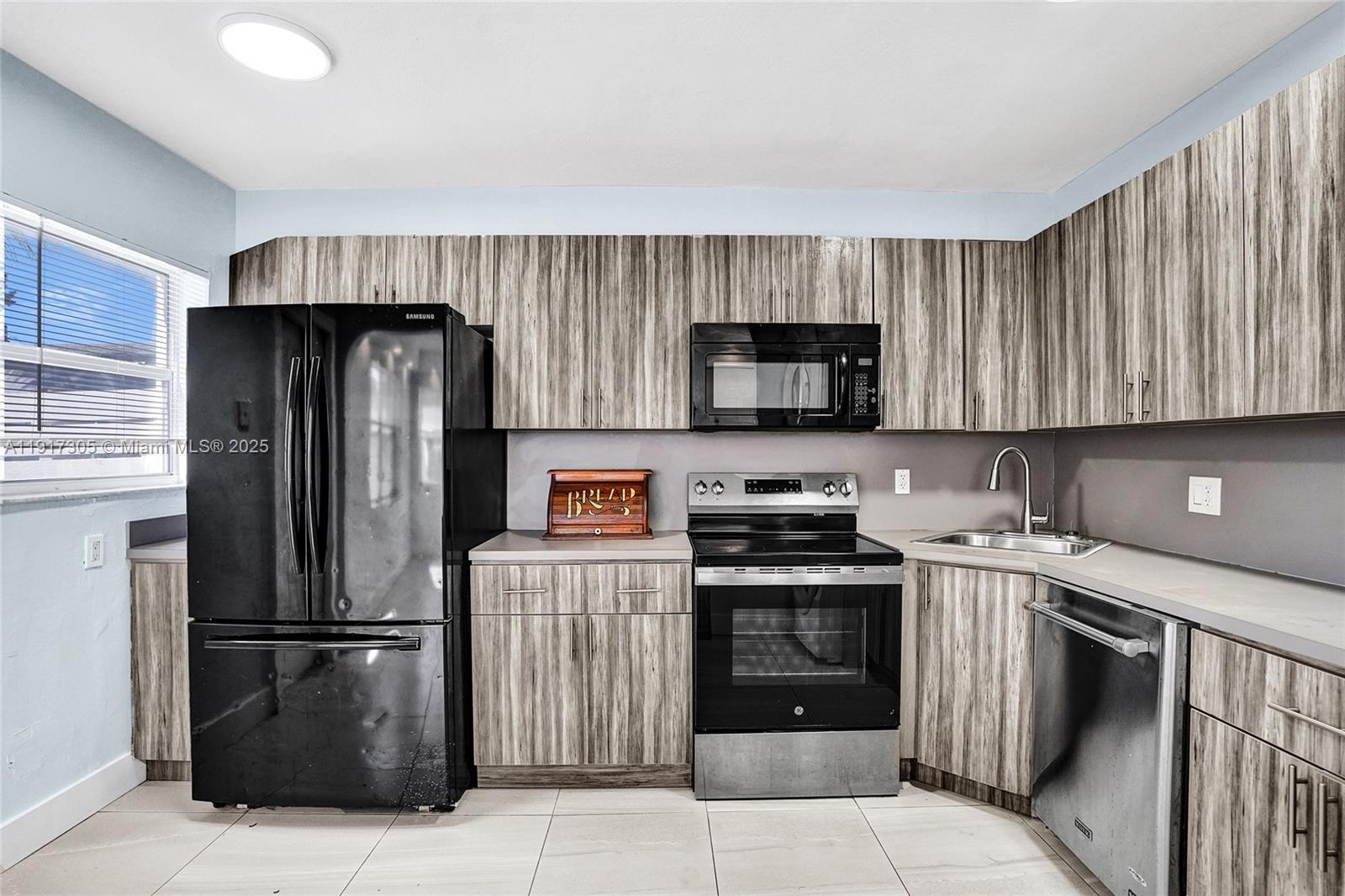   /  1718 sq. ft. $ 2025-12-09 0 foto