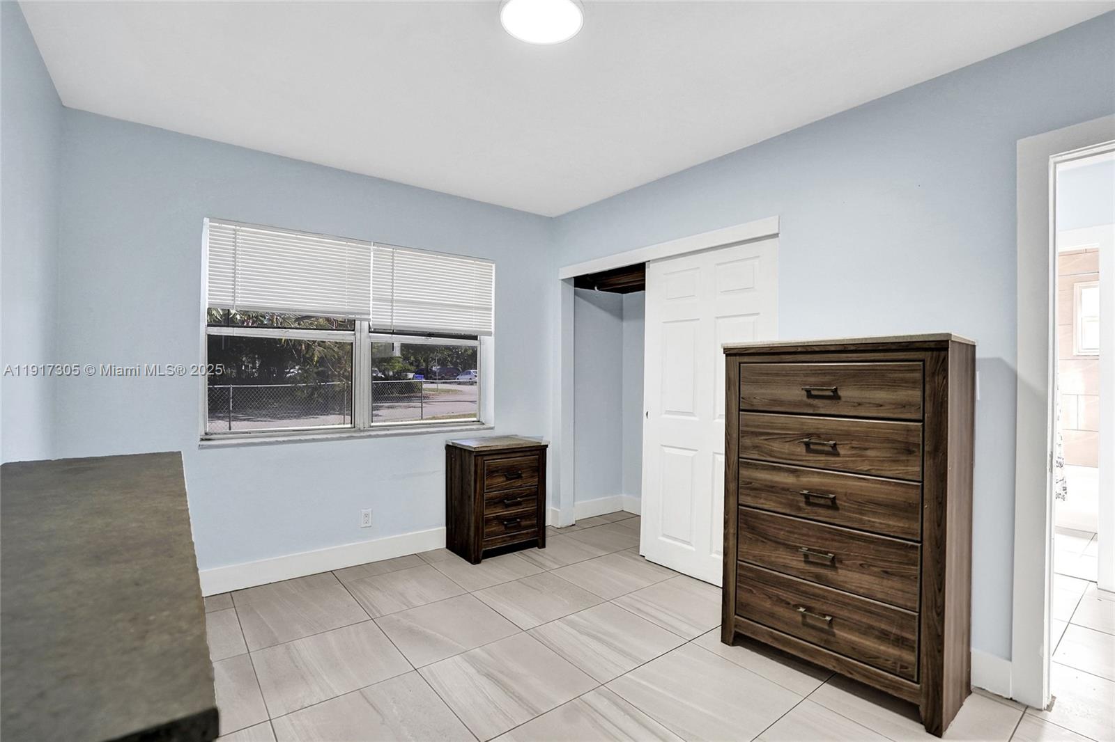   /  1718 sq. ft. $ 2025-12-09 0 foto