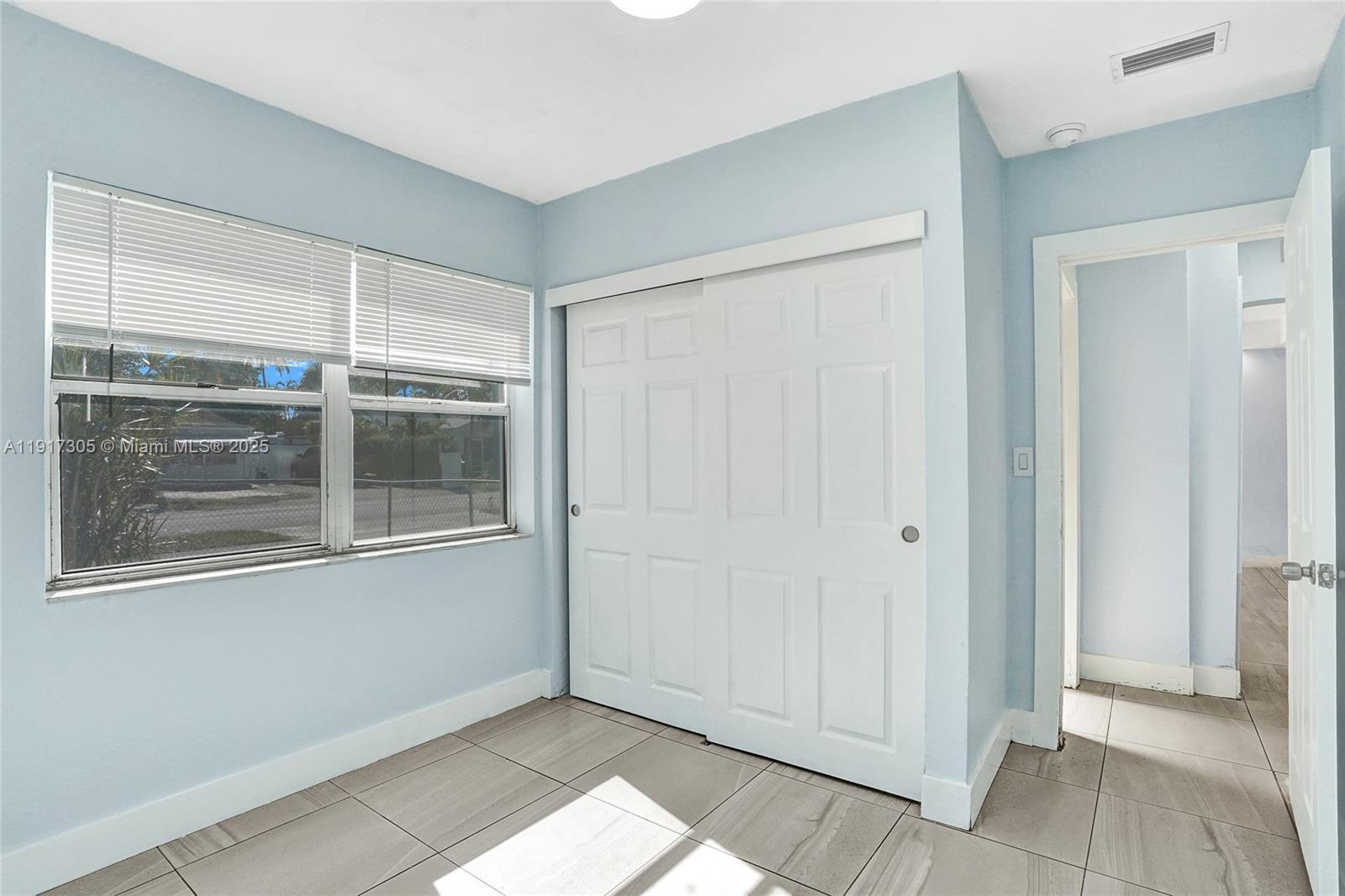   /  1718 sq. ft. $ 2025-12-09 0 foto