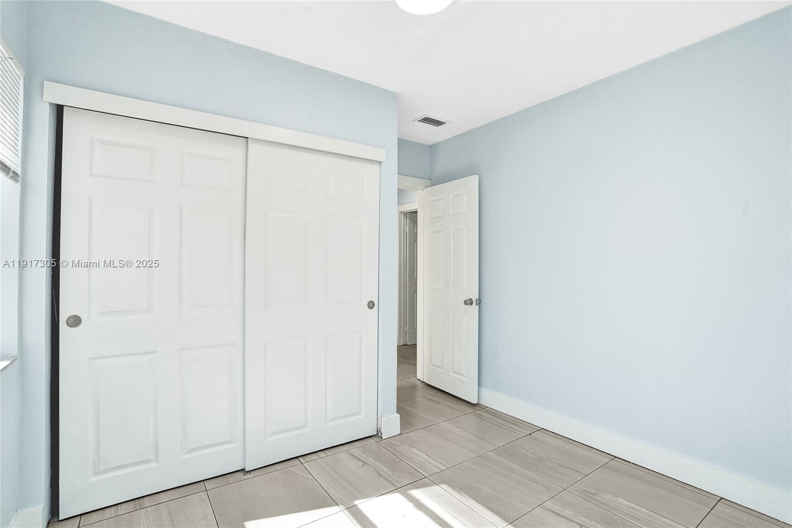   /  1718 sq. ft. $ 2025-12-09 0 foto