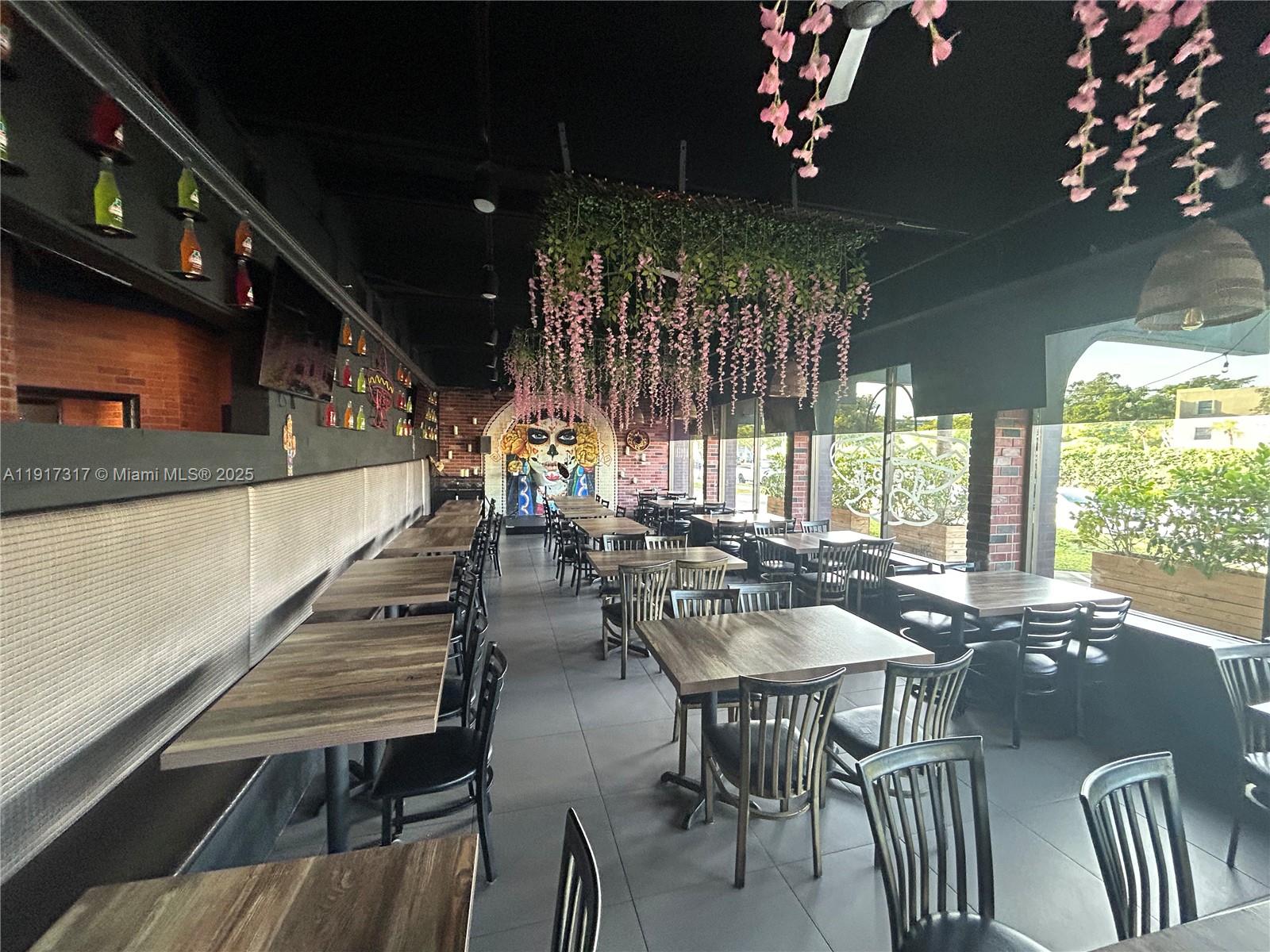   /   кв.футов $ 2025-11-20 0 Фото