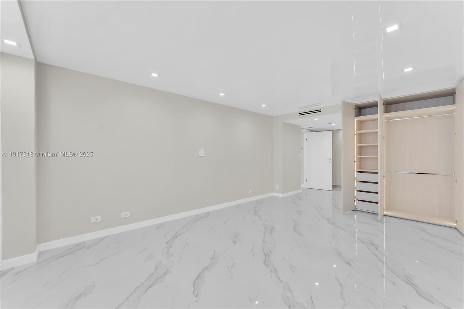 1414 1 / 2 943 sq. ft. $ 2025-11-20 0 Photo