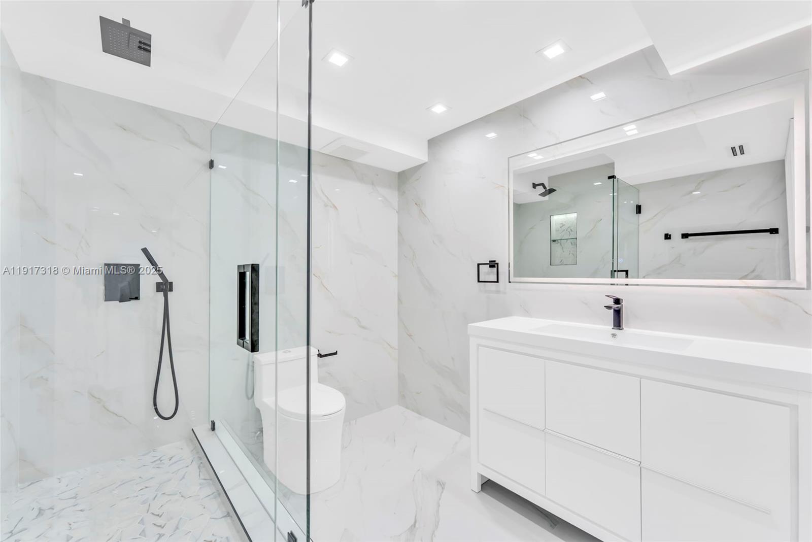 1414 1 / 2 943 sq. ft. $ 2025-11-20 0 Photo