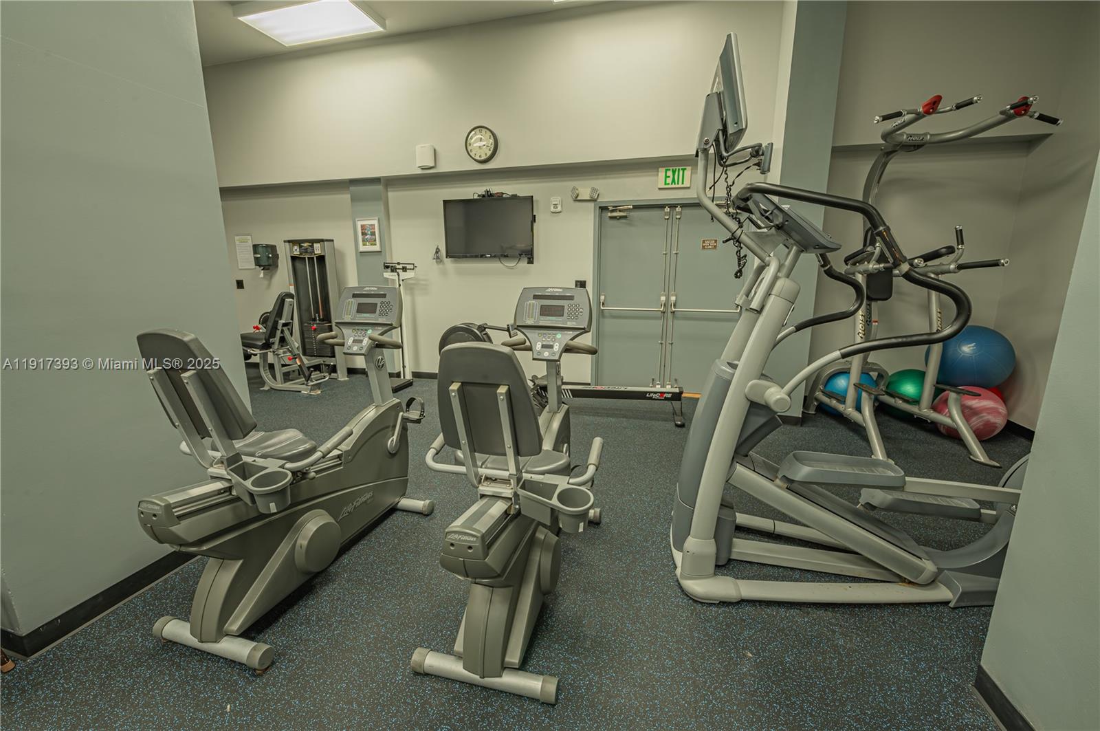 See details 309 2 / 2 1233 sq. ft. $ 2025-12-15 0 Photo