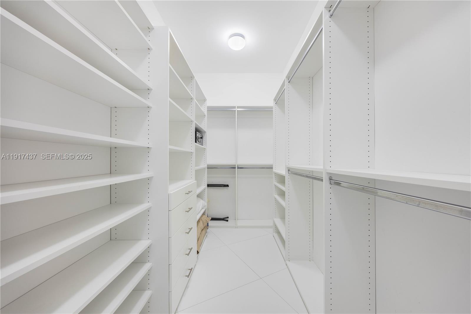 4107 3 / 3 2084 sq. ft. $ 2025-11-20 0 Photo