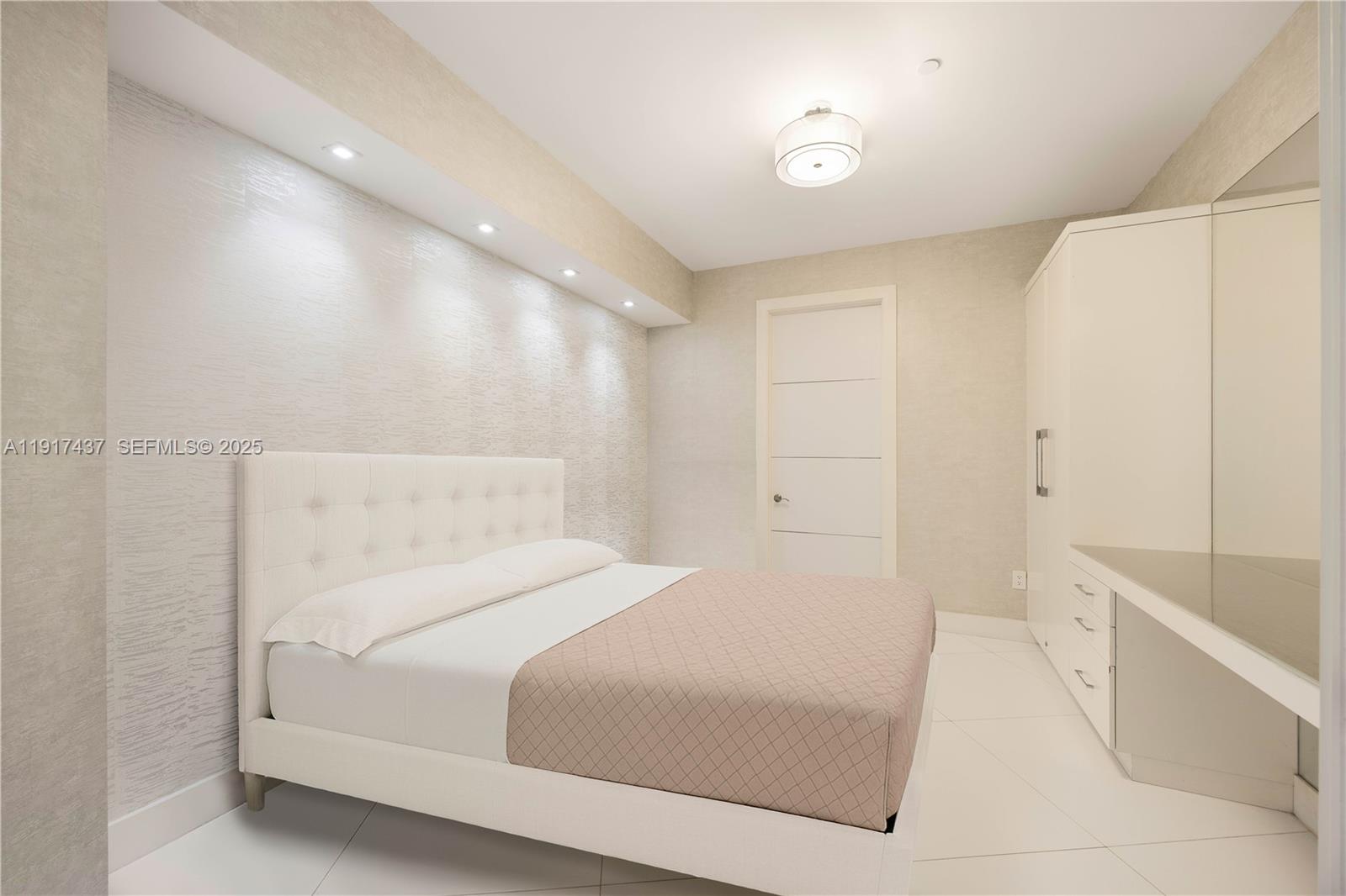 4107 3 / 3 2084 sq. ft. $ 2025-11-20 0 Photo