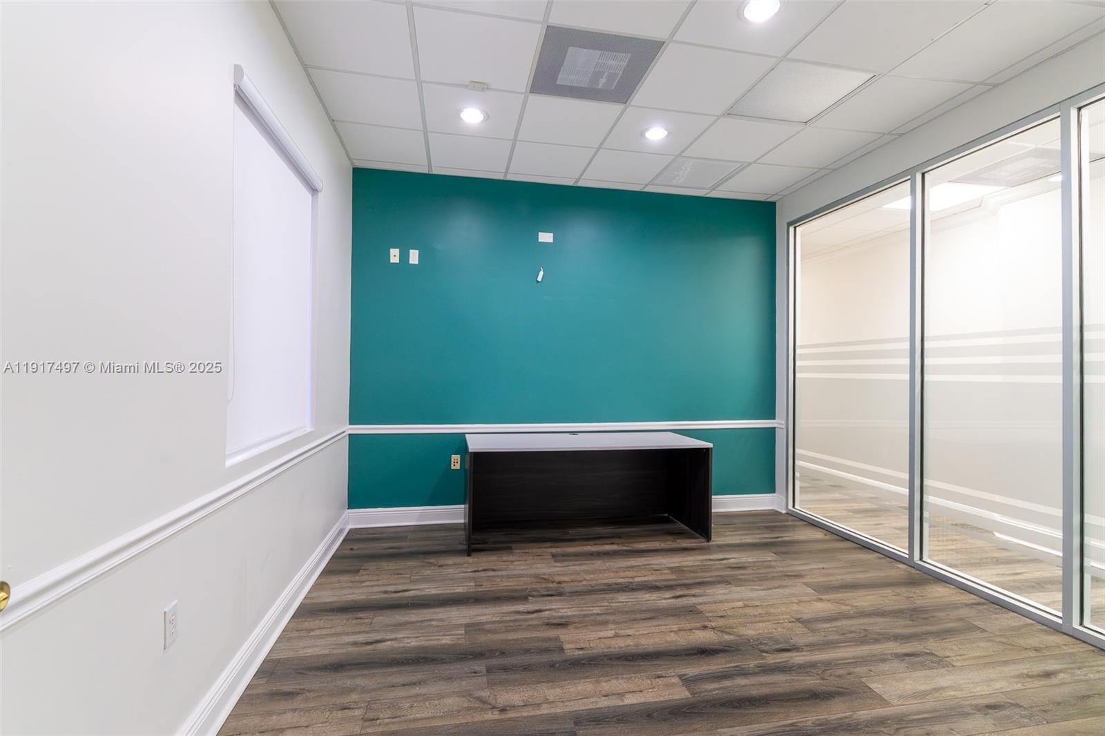   /   sq. ft. $ 2025-11-20 0 foto