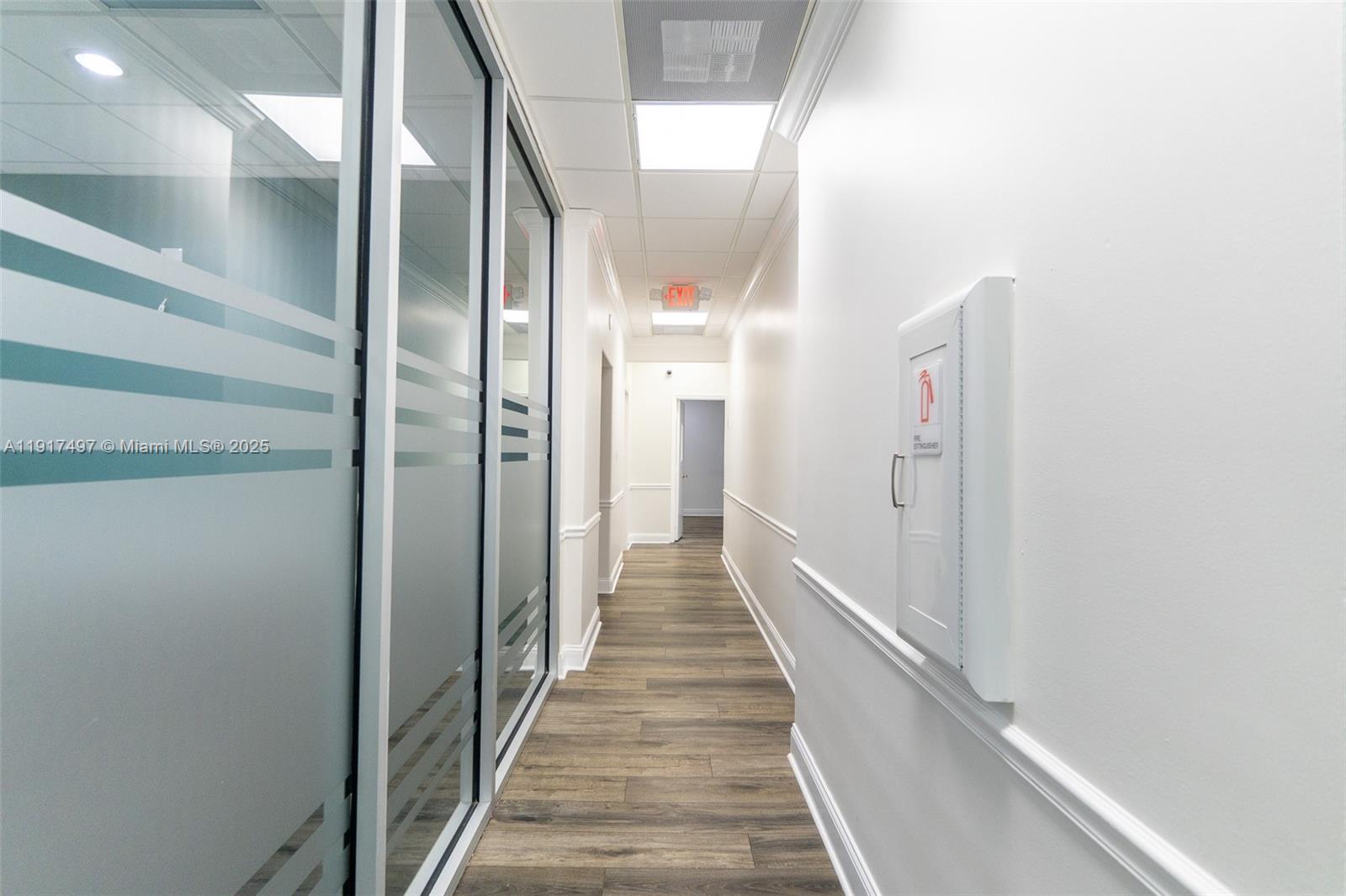   /   sq. ft. $ 2025-11-20 0 foto