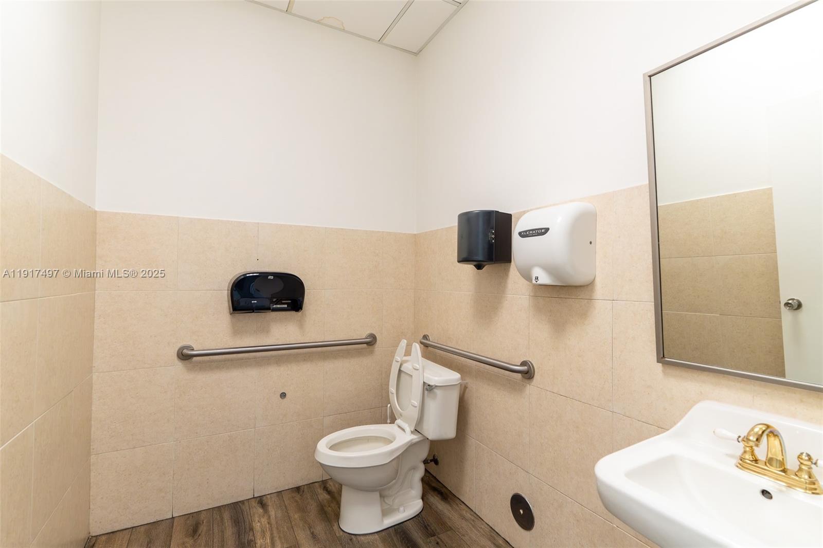   /   sq. ft. $ 2025-11-20 0 foto