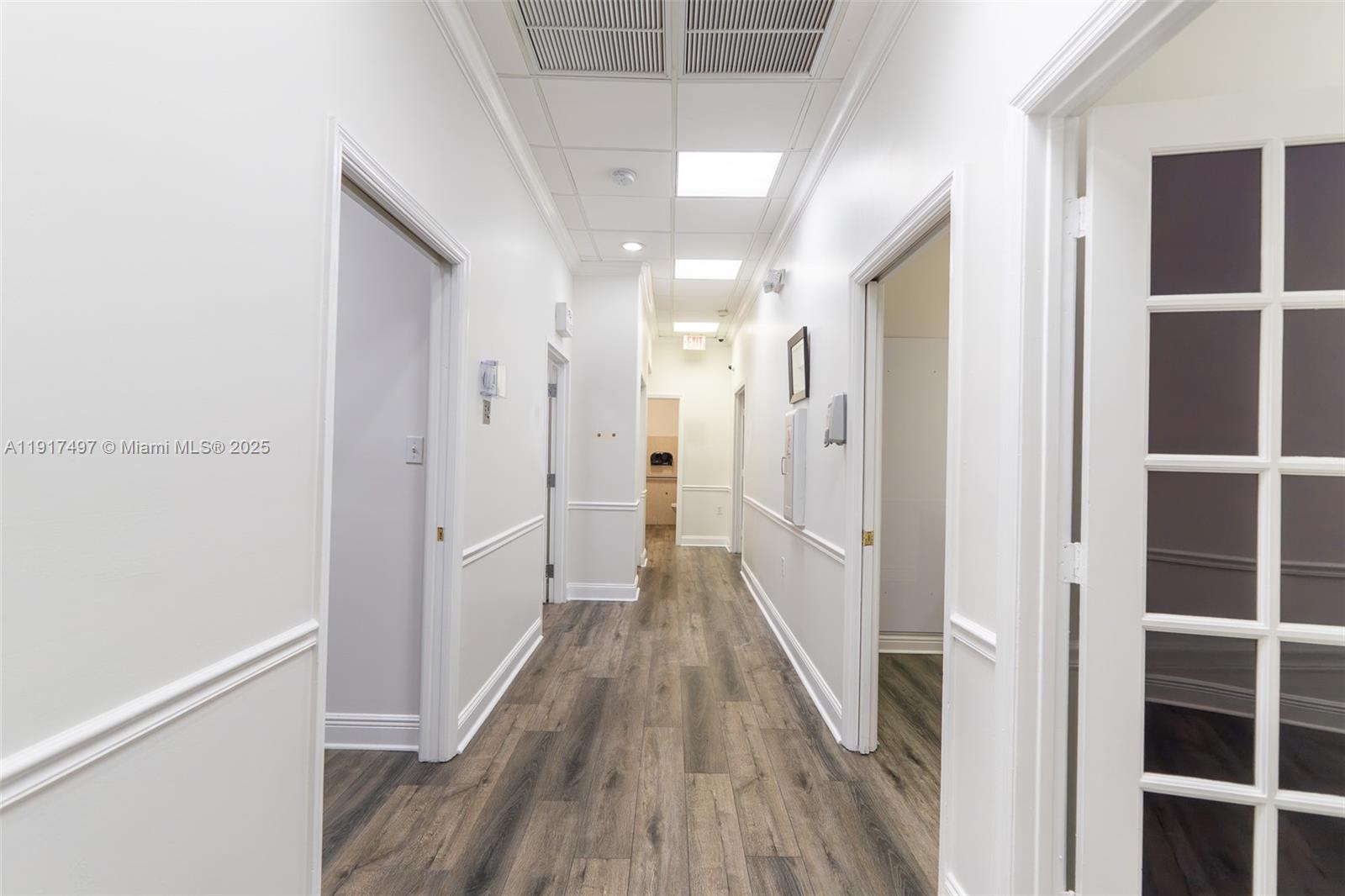   /   sq. ft. $ 2025-11-20 0 foto