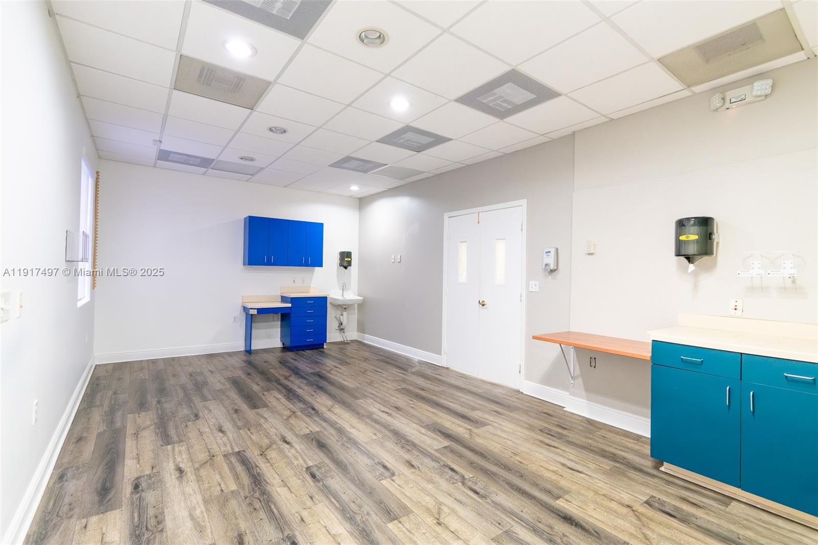   /   sq. ft. $ 2025-11-20 0 foto