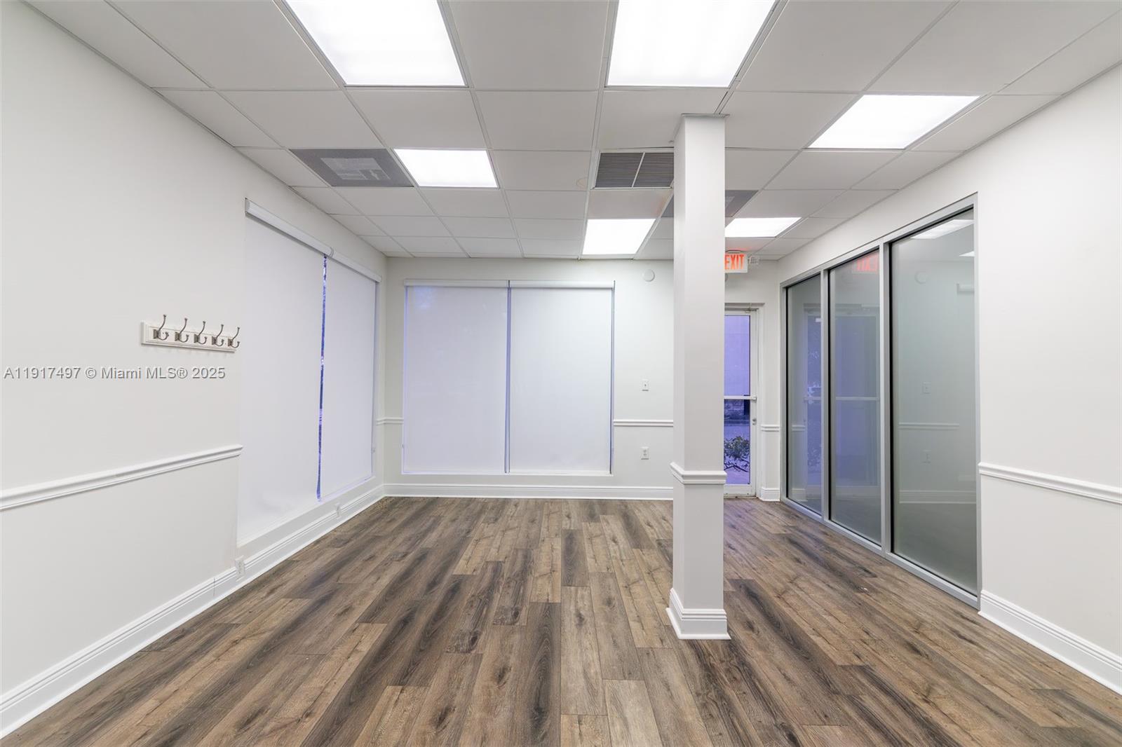   /   sq. ft. $ 2025-11-20 0 foto