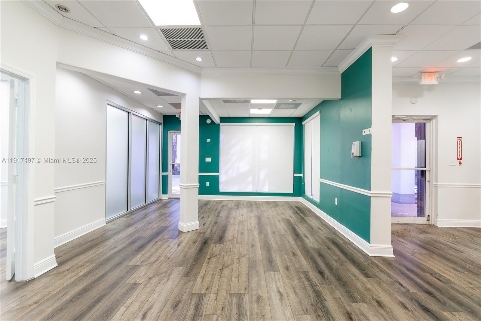   /   sq. ft. $ 2025-11-20 0 foto