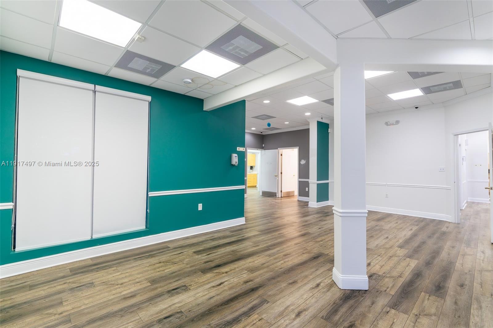   /   sq. ft. $ 2025-11-20 0 foto