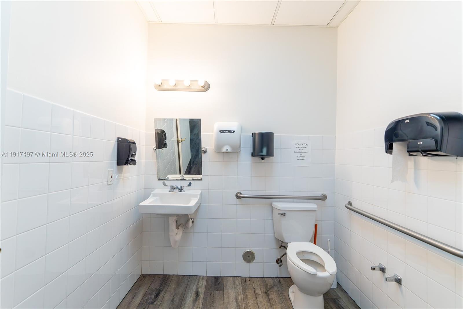   /   sq. ft. $ 2025-11-20 0 foto