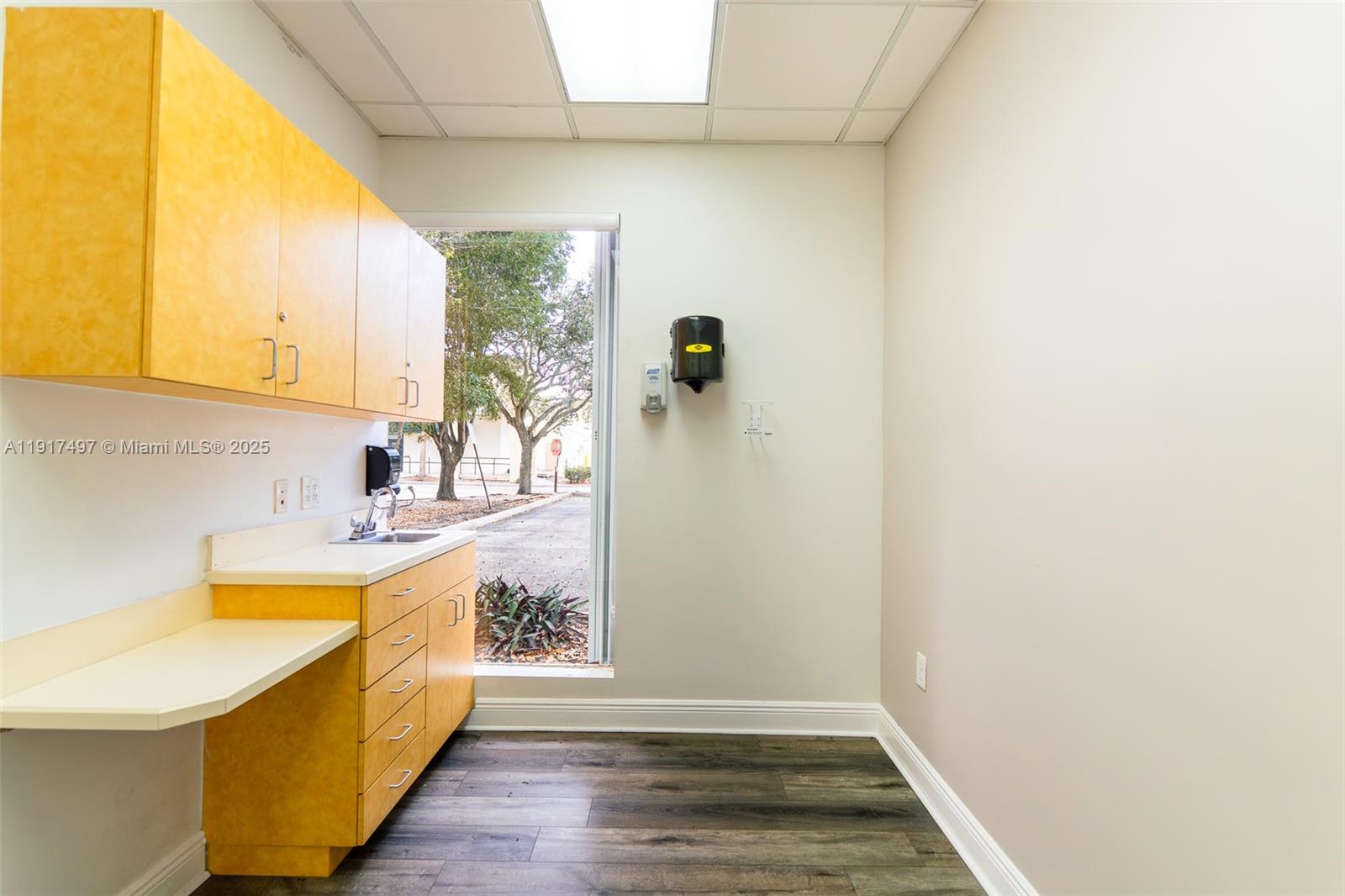   /   sq. ft. $ 2025-11-20 0 foto