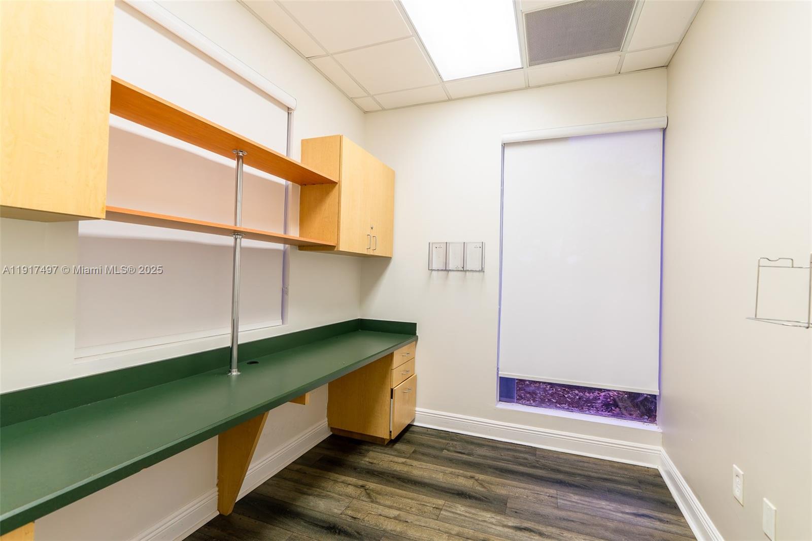   /   sq. ft. $ 2025-11-20 0 foto