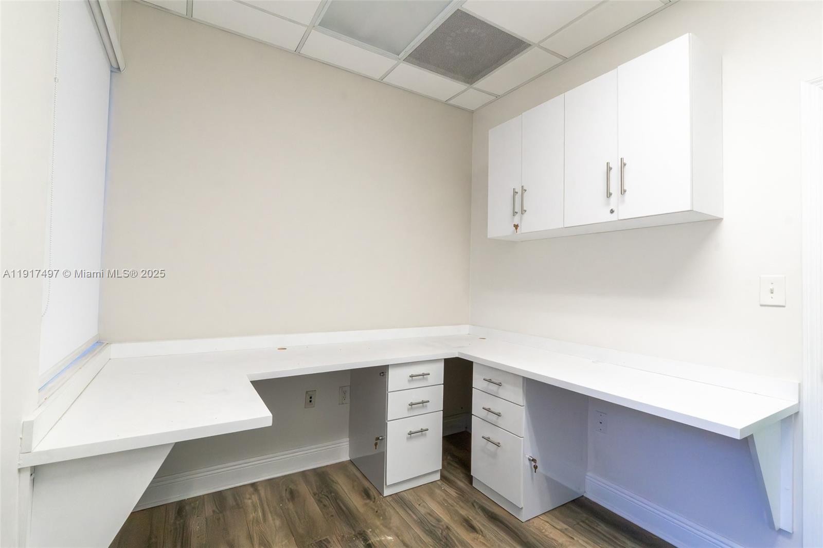   /   sq. ft. $ 2025-11-20 0 foto