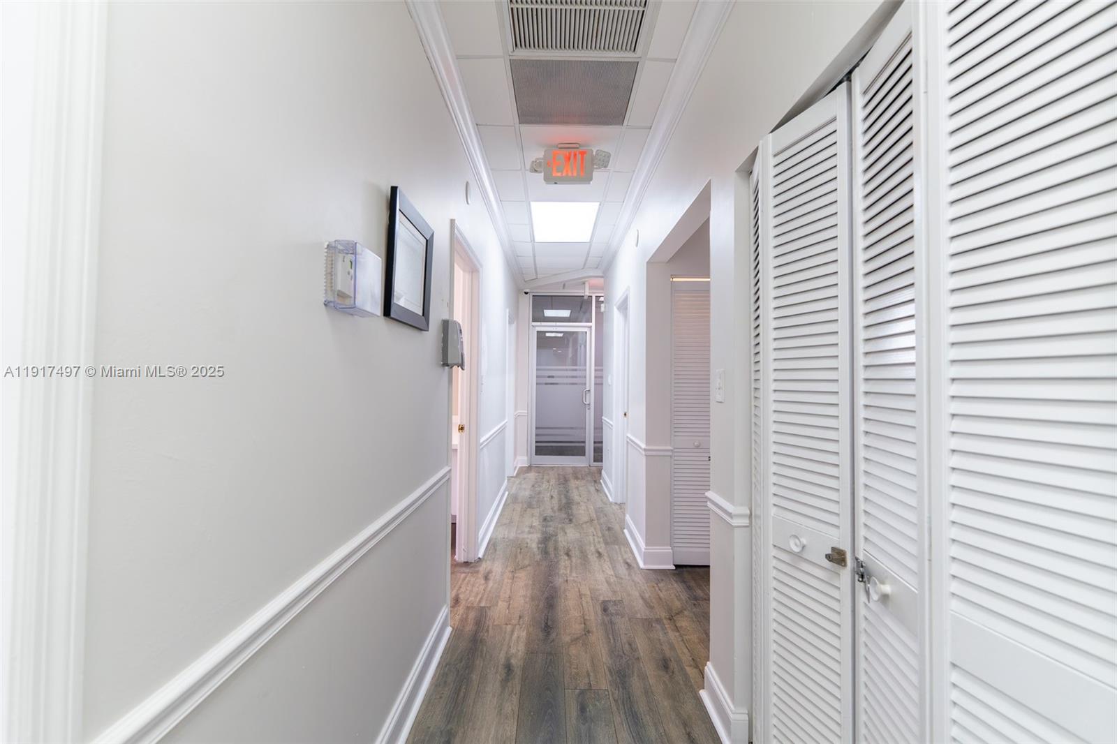   /   sq. ft. $ 2025-11-20 0 foto