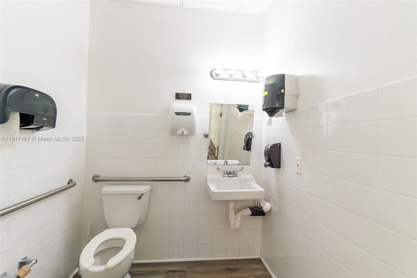   /   sq. ft. $ 2025-11-20 0 foto