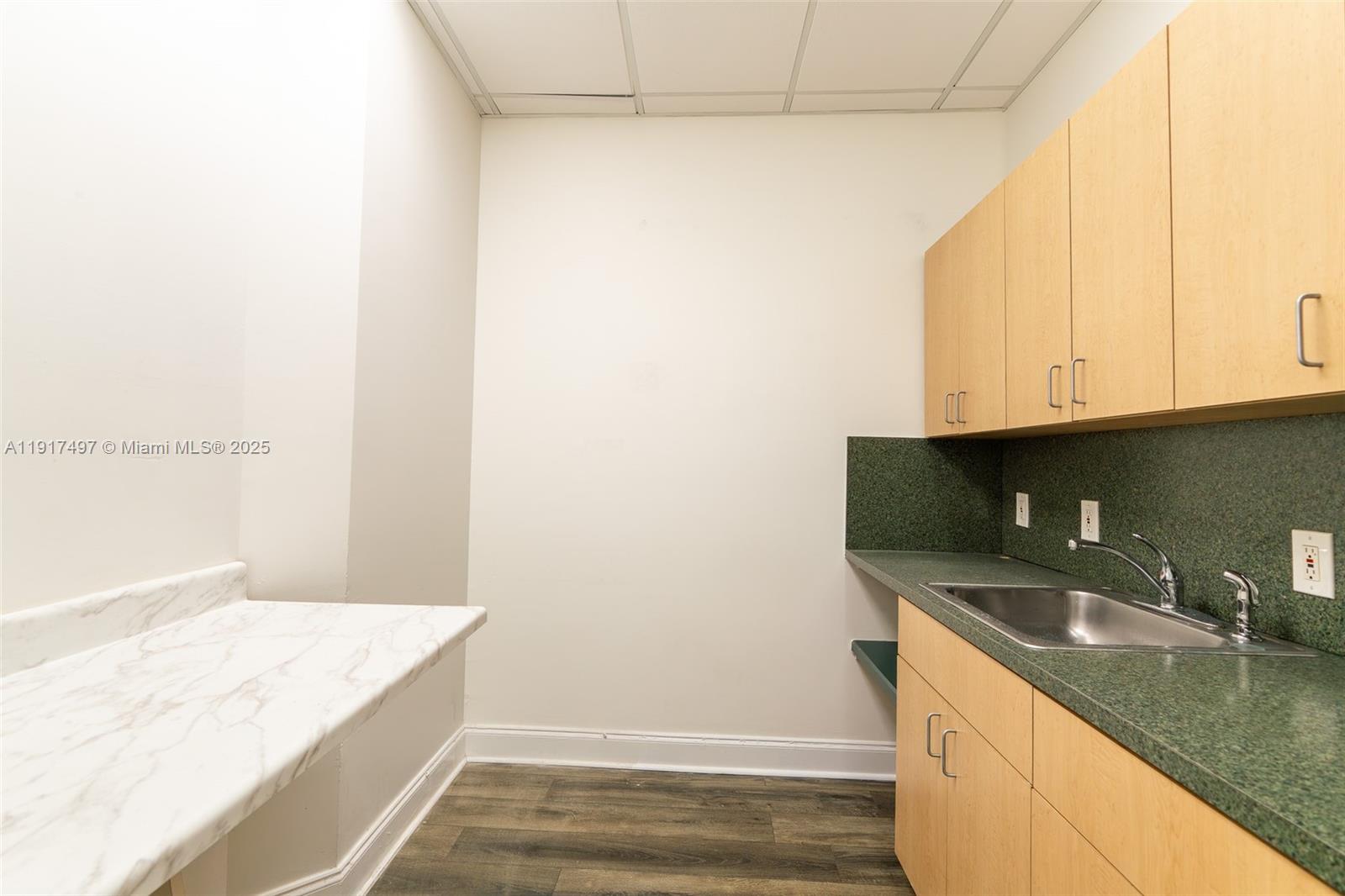   /   sq. ft. $ 2025-11-20 0 foto