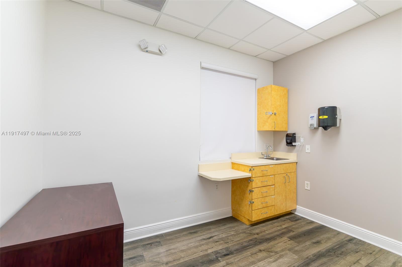   /   sq. ft. $ 2025-11-20 0 foto