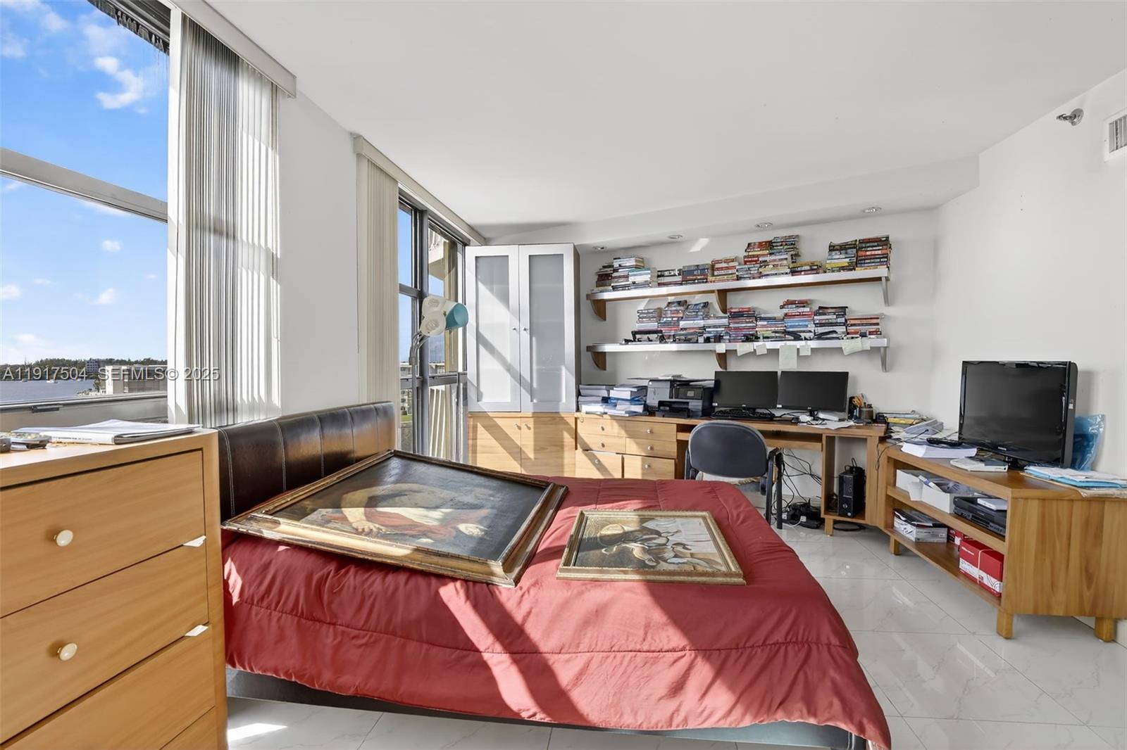 602 3 / 3 1900 sq. ft. $ 2025-11-20 0 Photo